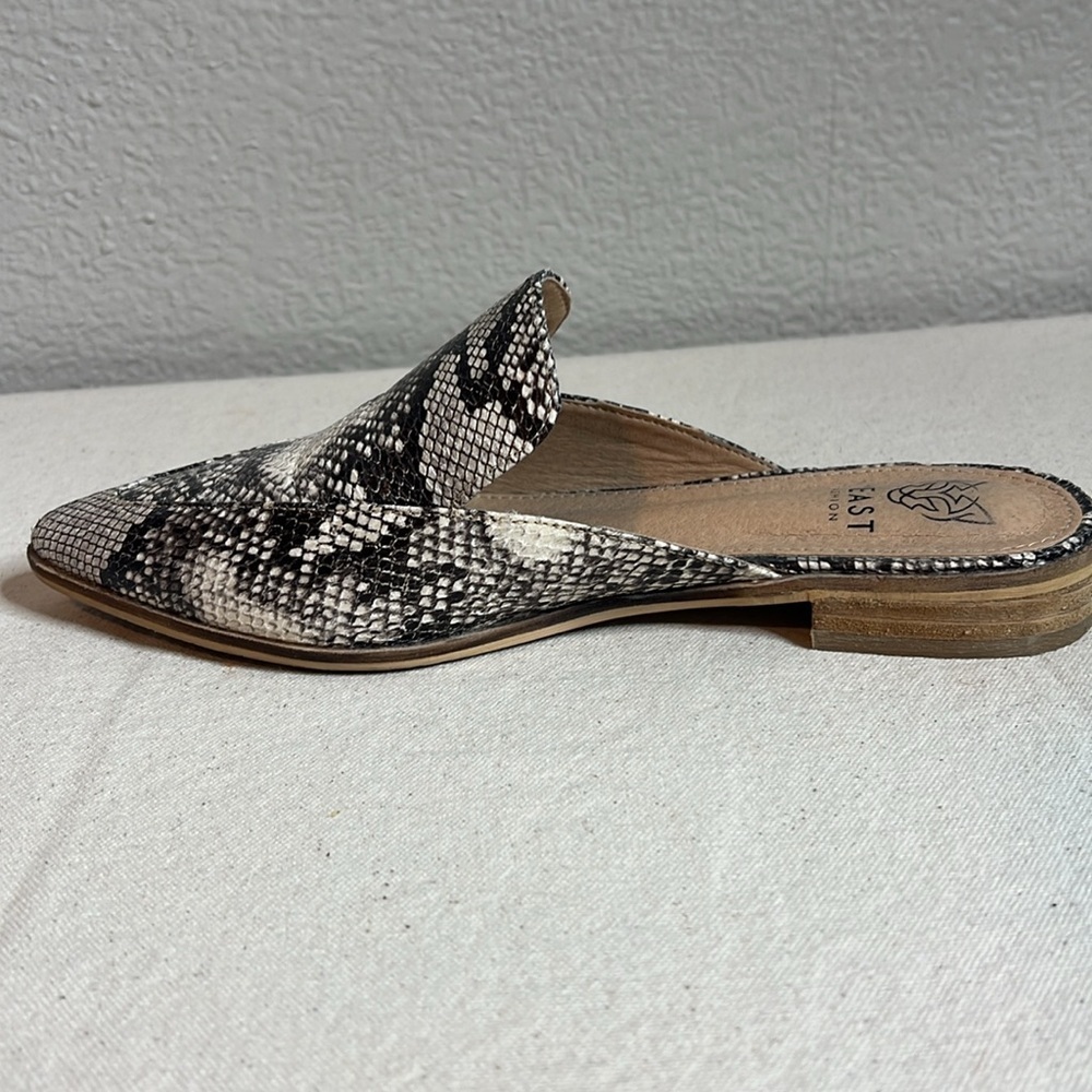 Beast Fashion Snakeskin Pointed Toe Mule Slides - Size 7 - Picture 6 of 10